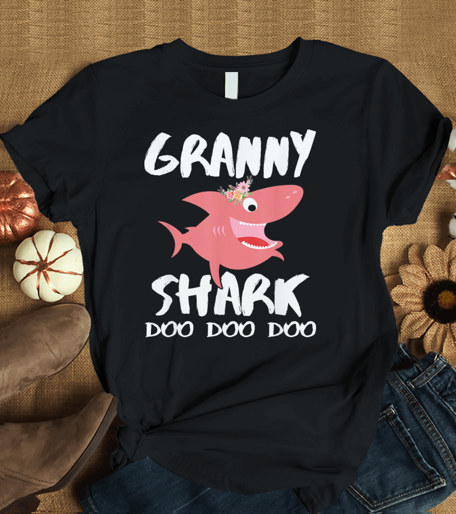 Granny Shark Doo Doo Doo Flower Crown T-Shirt