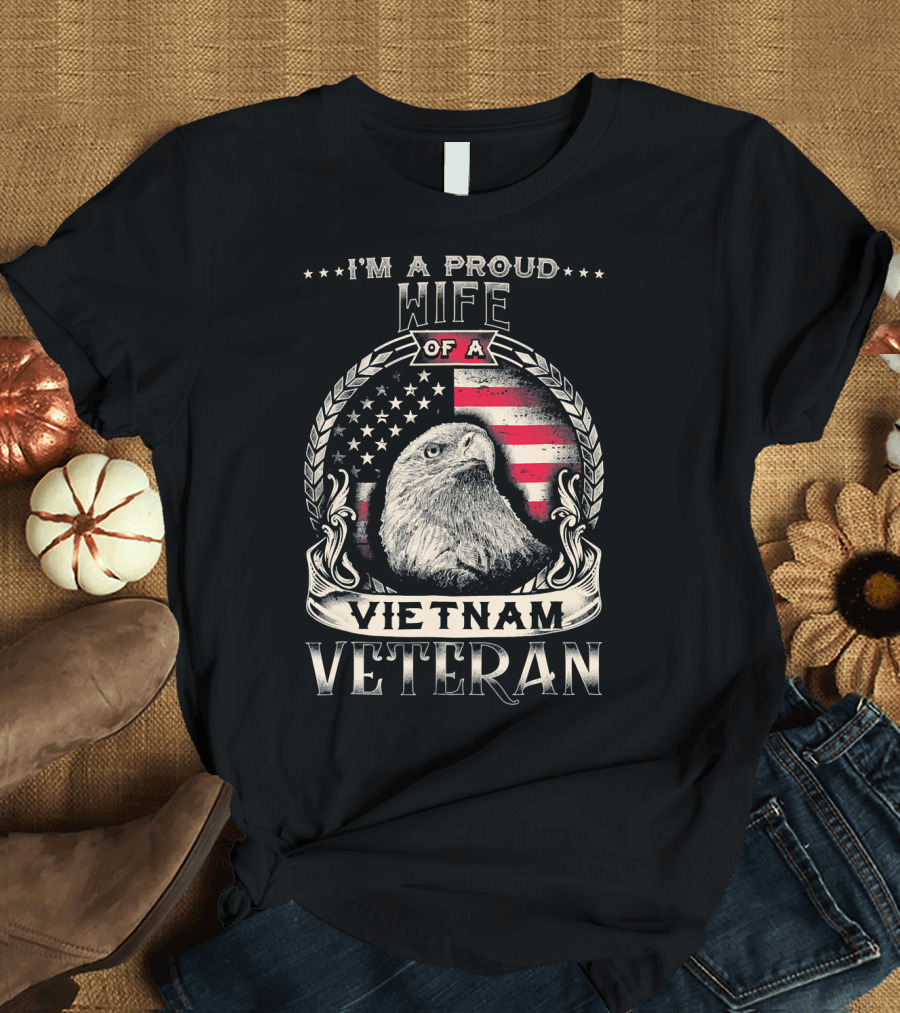 I'm a Proud Wife of a Vietnam Veteran Eagle Flag Distress T-Shirt