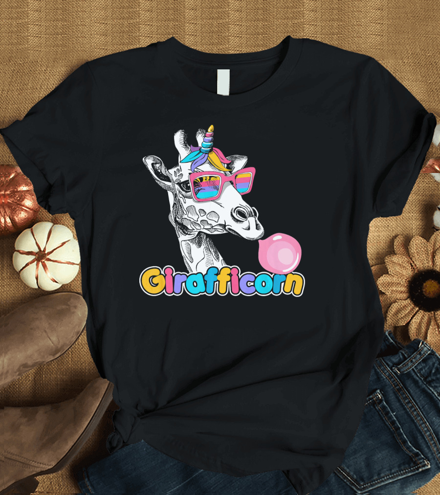 Girafficorn Cute Giraffe with Unicorn Horn and Bubblegum Kids Party Fun T-Shirt