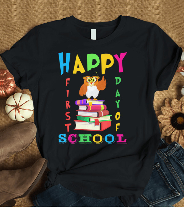 T-Shirt: Happy First Day of School Owl on Books T-Shirt Happy First Day of School Owl on Books T-Shirt
