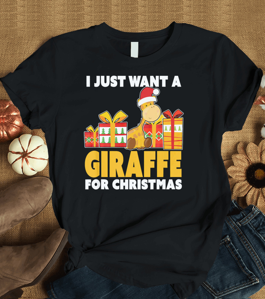 I Just Want A Giraffe For Christmas Giraffe with Santa Hat Cute Giraffe T-Shirt
