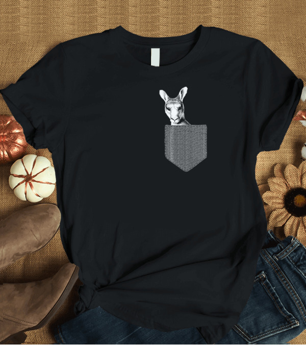 T-Shirt: Kangaroo Pocket Australia Wildlife Kangaroo Head in Pocket T-Shirt Kangaroo Pocket Australia Wildlife Kangaroo Head in Pocket T-Shirt