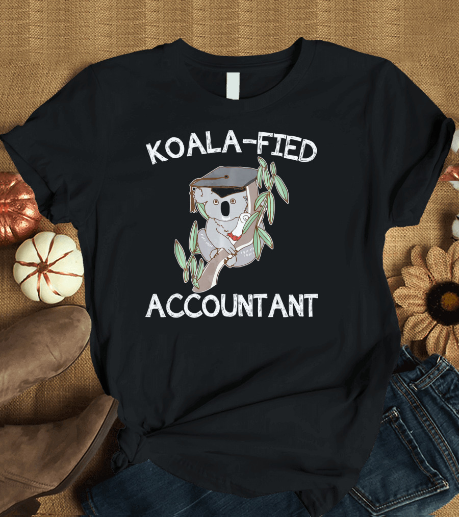 Koala-fied Accountant Graduation Pun with Koala and Cap T-Shirt