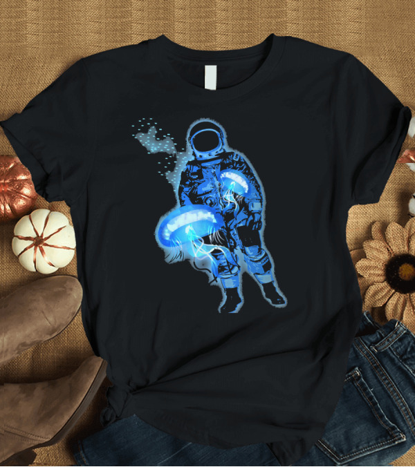 T-Shirt: Space Jellyfish Encounters Galactic Explorer Astronaut T-Shirt Space Jellyfish Encounters Galactic Explorer Astronaut T-Shirt