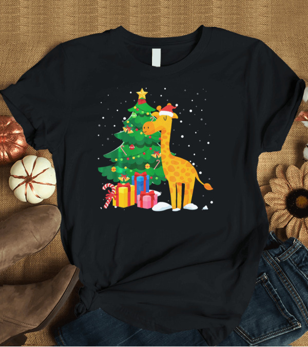 T-Shirt: Santa Giraffe Christmas Tree Gifts Snowflakes T-Shirt Santa Giraffe Christmas Tree Gifts Snowflakes T-Shirt