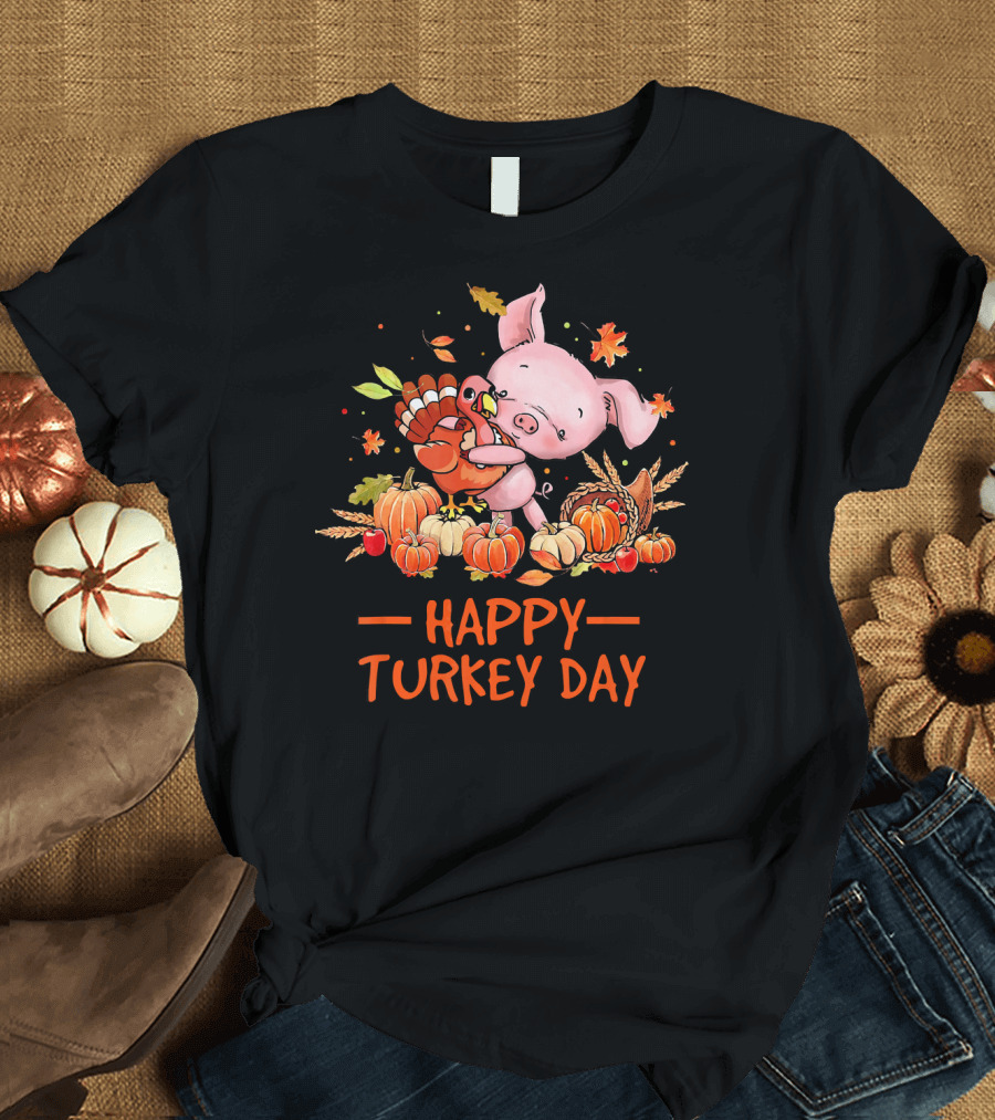 Happy Turkey Day Cute Turkey Pig Hug with Pumpkins T-Shirt