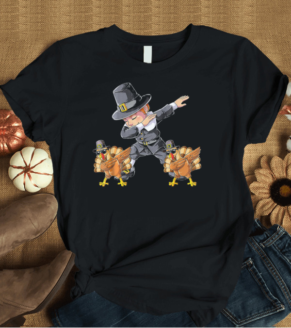 T-Shirt: Dabbing Pilgrim and Turkeys Thanksgiving T-Shirt Dabbing Pilgrim and Turkeys Thanksgiving T-Shirt