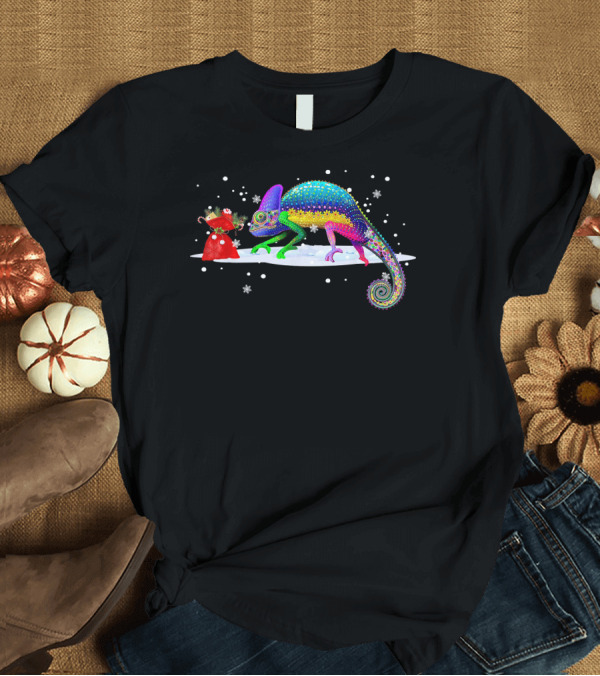 T-Shirt: Chameleon Santa Hat Snow Christmas Fun T-Shirt Chameleon Santa Hat Snow Christmas Fun T-Shirt