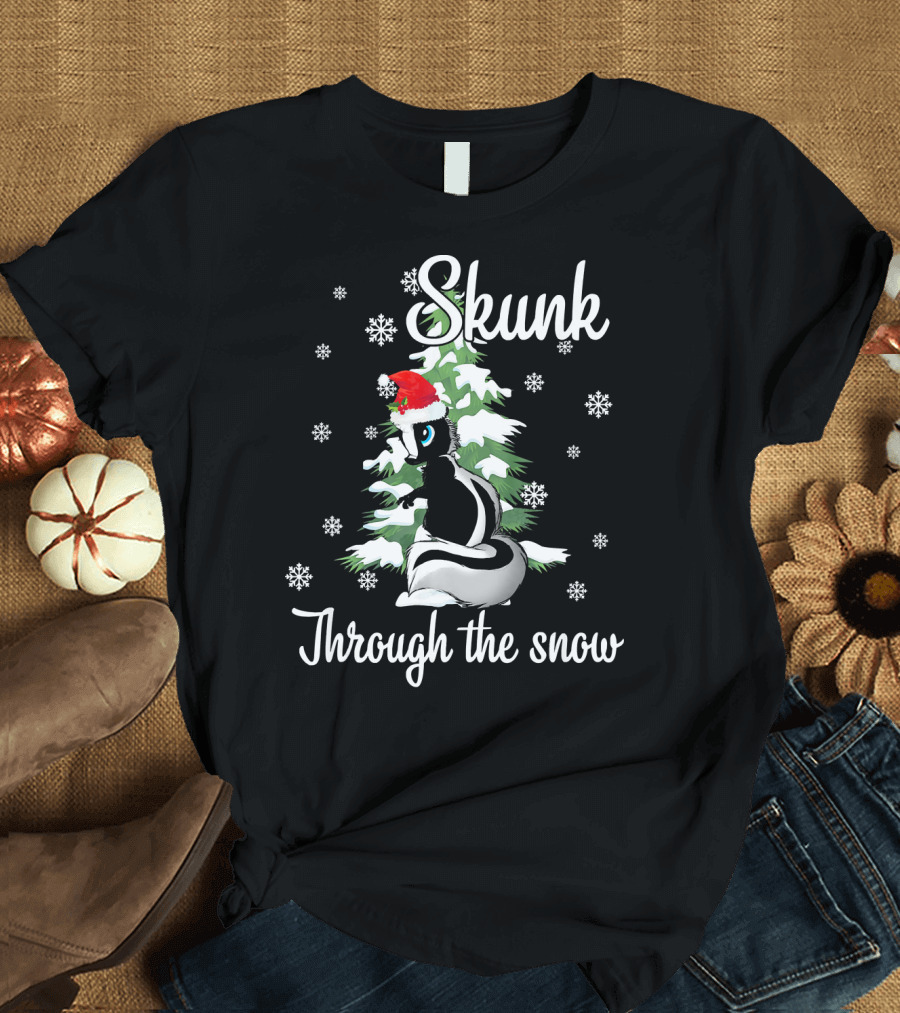 Skunk Through The Snow Santa Hat Christmas Tree Snowflakes T-Shirt