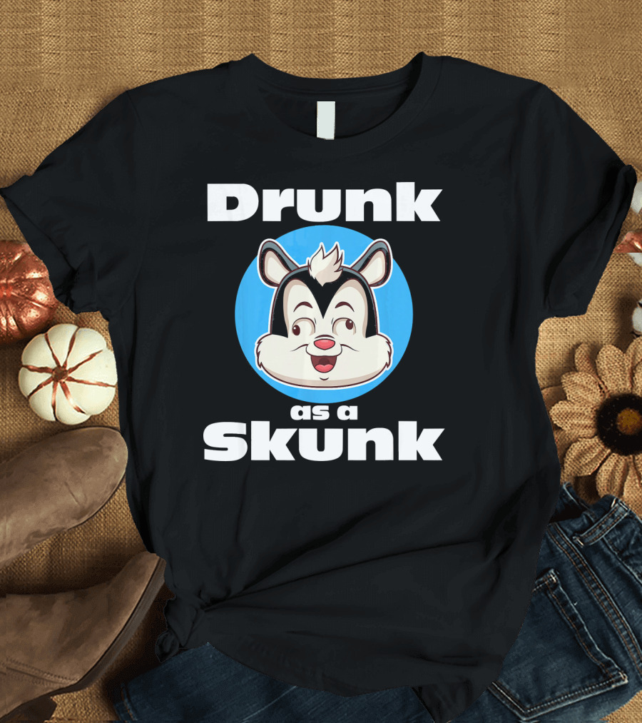 Drunk as a Skunk Cartoon Face with Beer Drinking Expression T-Shirt