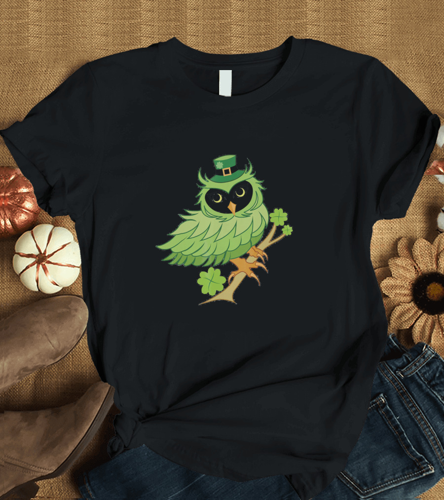 Leprechaun Hat Owl with Shamrocks Saint Patrick's Day St Pats T-Shirt