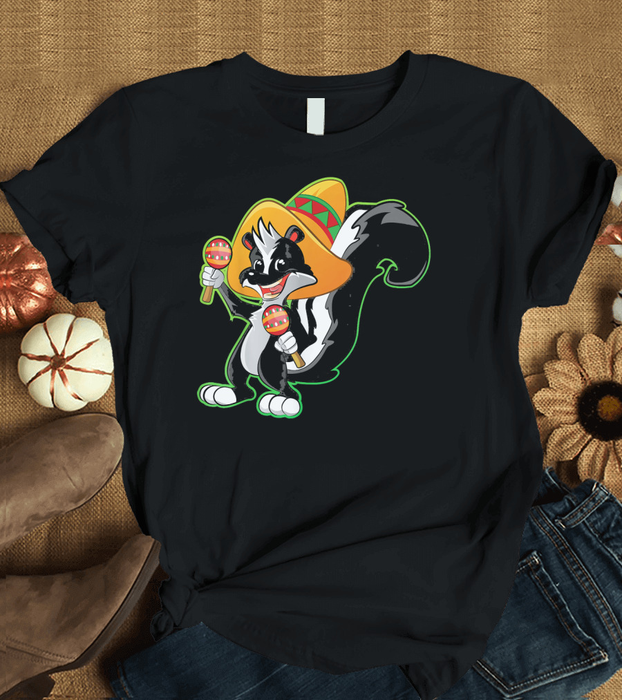 Mexico Lover Funny Mexican Sombrero Skunk with Maracas T-Shirt