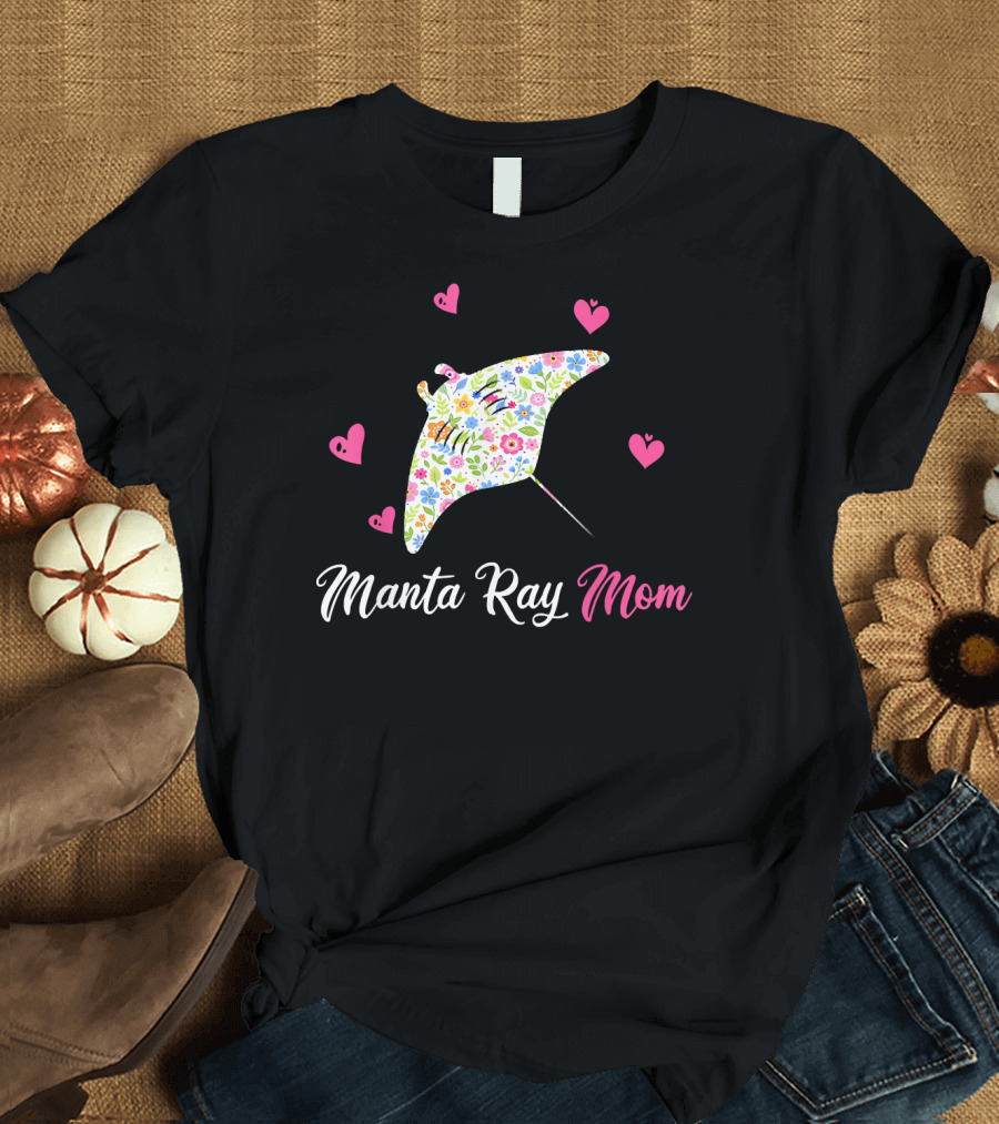 Manta Ray Mom Floral Heart Pattern for Animal Lovers T-Shirt