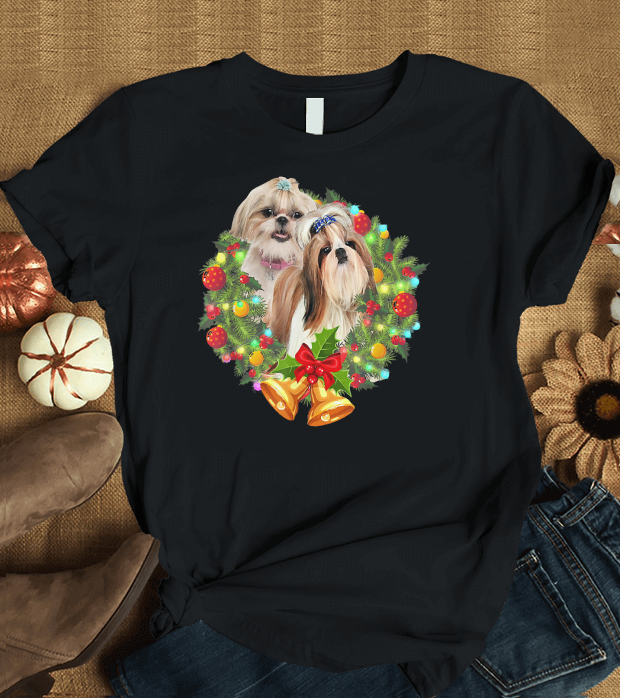THE SHIH TZU DOG MERRY CHRISTMAS WREATH HOLIDAY BELLS T-Shirt