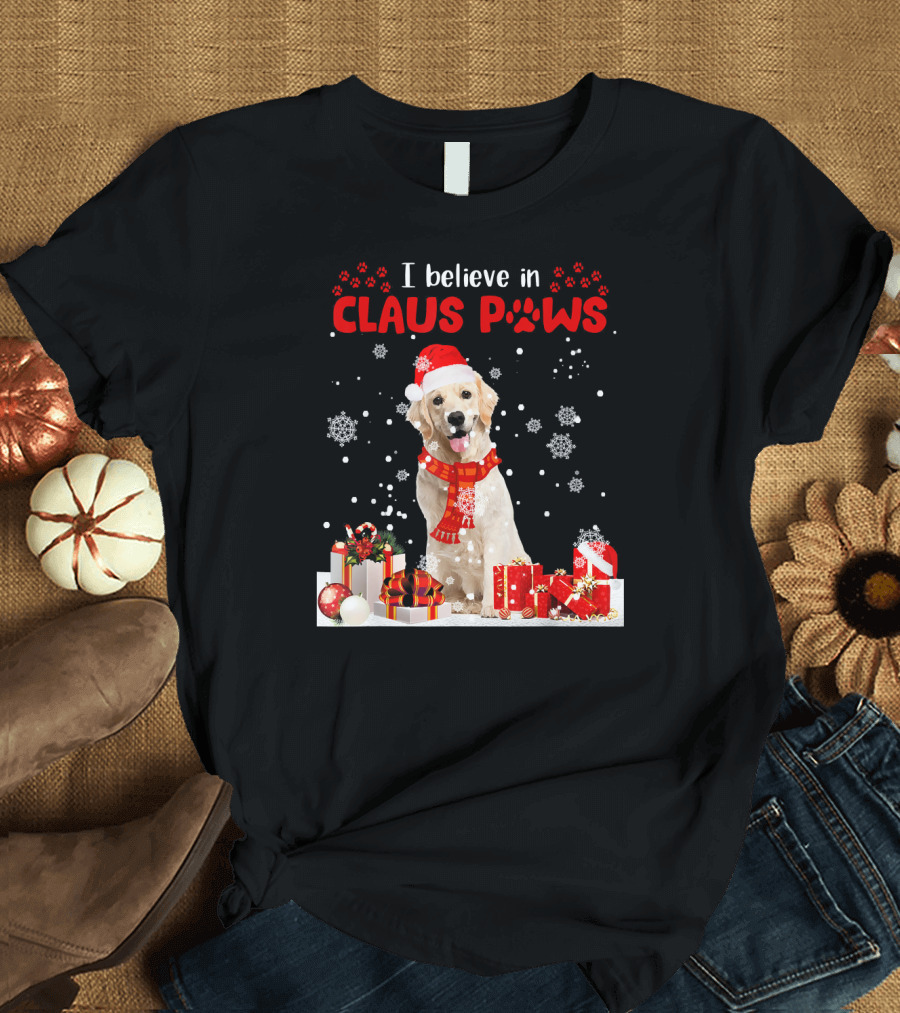 I Believe in Claus Paws Golden Retriever Christmas Snowflakes and Presents T-Shirt