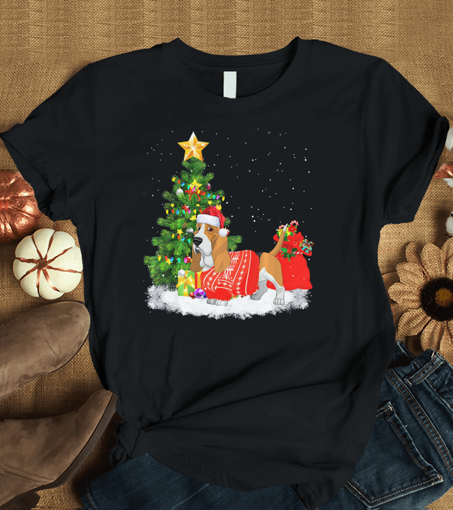 Basset Hound Dog Christmas Tree Santa Hat Red T-Shirt