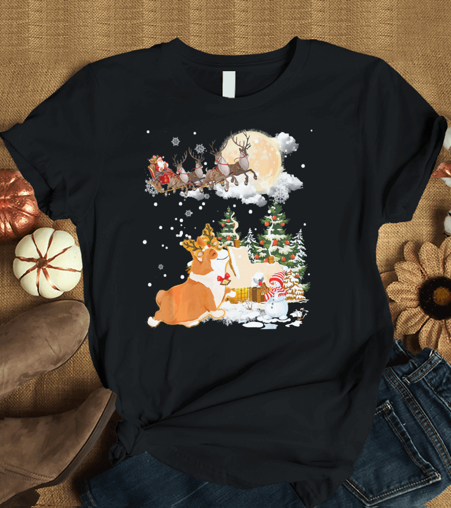 Corgi Comes to Town Santa Reindeer Christmas Scene T-Shirt