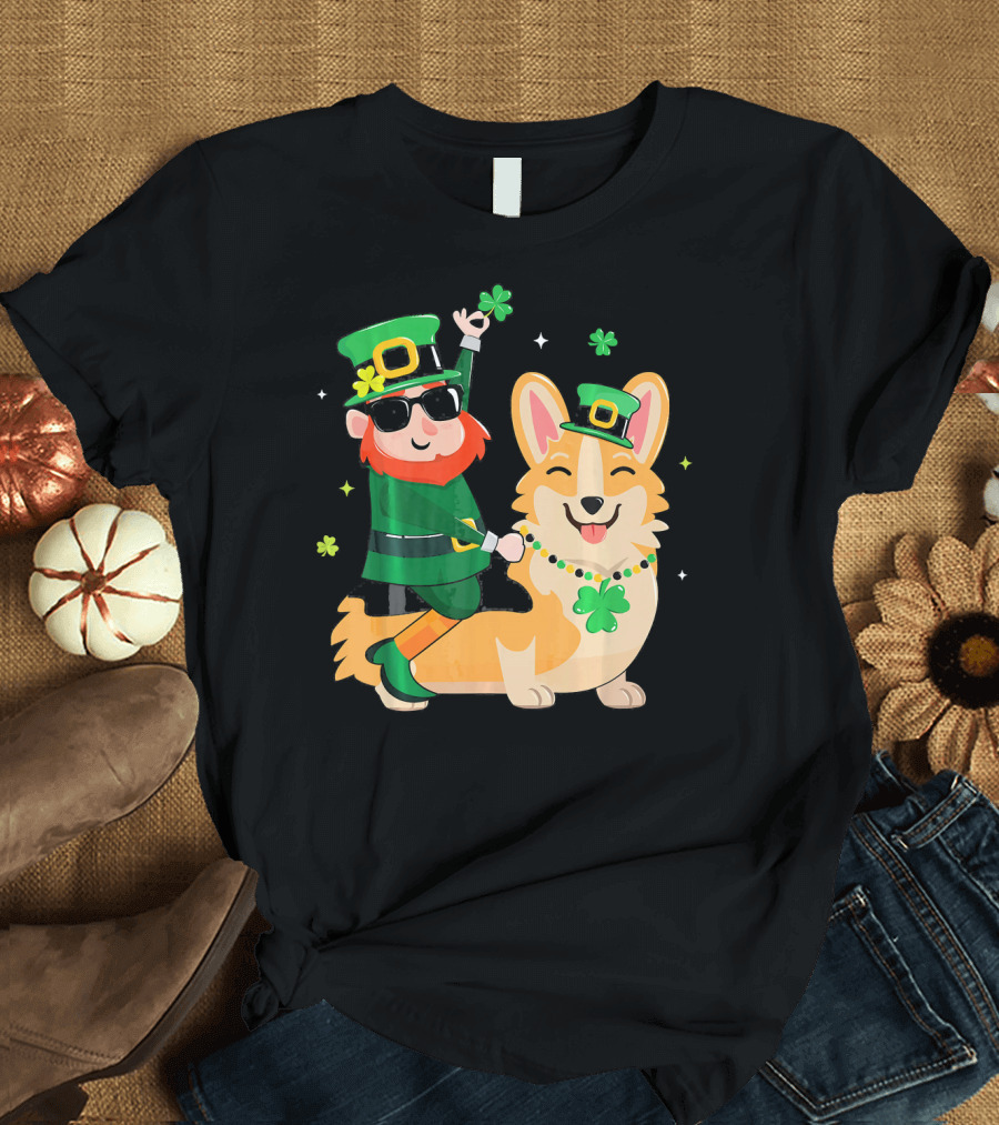 Corgi with Leprechaun St Patrick's Day Lucky Mama T-Shirt