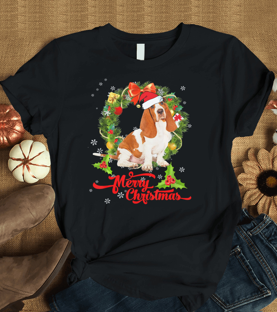 Funny Basset Hound Merry Christmas Santa Hat Wreath Bow Gift T-Shirt