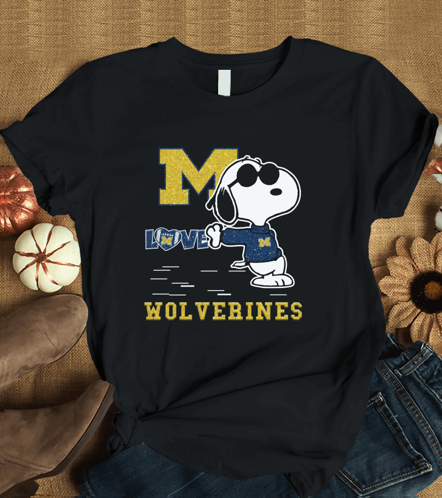 M Snoopy Love Wolverines T-Shirt