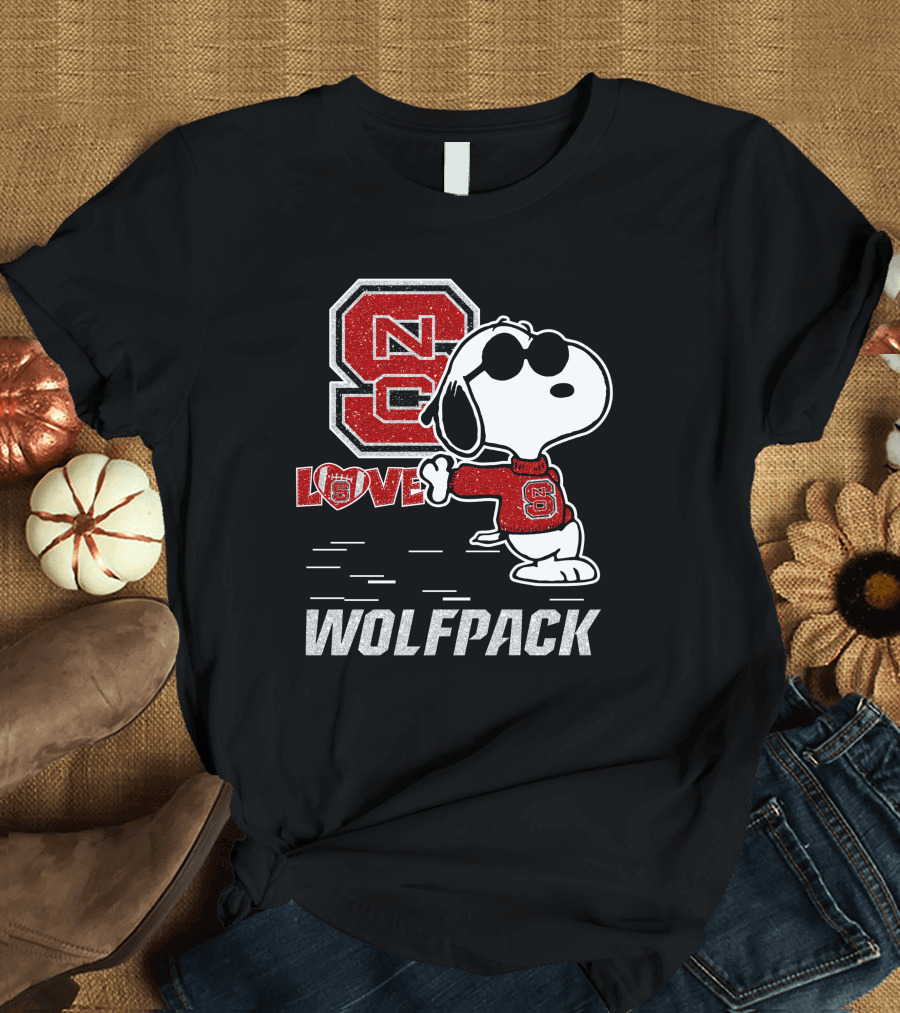 Snoopy NC State Wolfpack Love with Sunglasses T-Shirt
