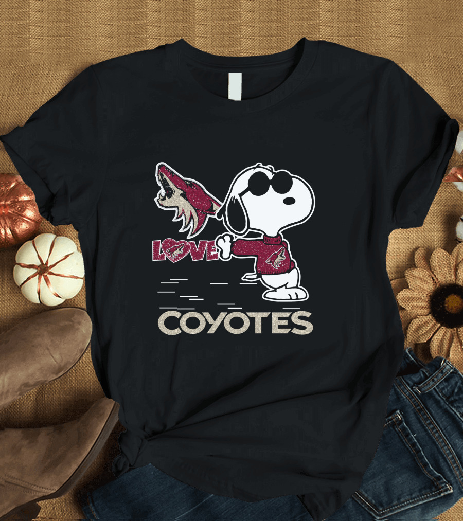 Snoopy Love Arizona Coyotes Hockey T-Shirt