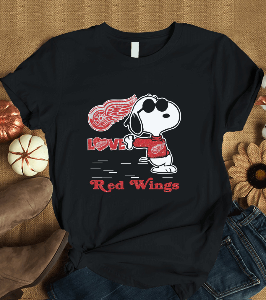 Snoopy Love Detroit Red Wings Peanuts Hockey Fan T-Shirt