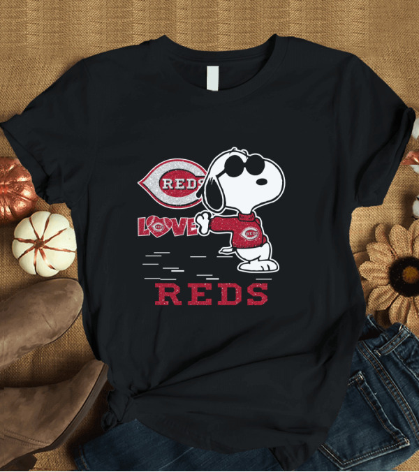 T-Shirt: Snoopy Love Cincinnati Reds Peanuts Baseball Fan T-Shirt Snoopy Love Cincinnati Reds Peanuts Baseball Fan T-Shirt