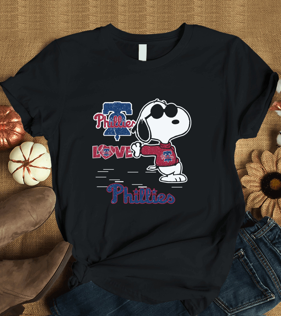 Snoopy Phillies Love Philadelphia Phillies T-Shirt