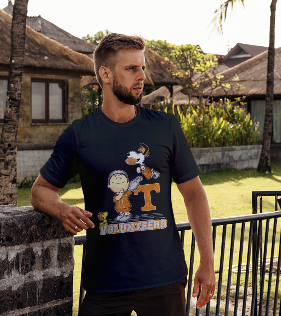 Snoopy Football Love Tennessee Volunteers Peanuts Characters T-Shirt