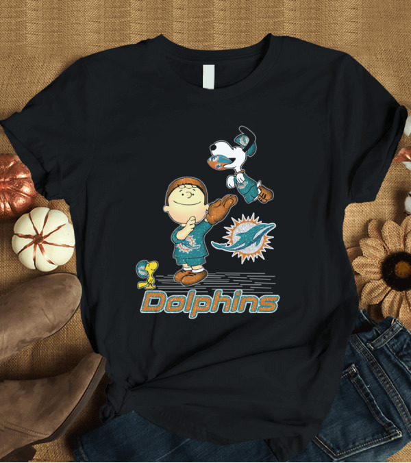 T-Shirt: Snoopy and Woodstock Love Miami Dolphins Football T-Shirt Snoopy and Woodstock Love Miami Dolphins Football T-Shirt