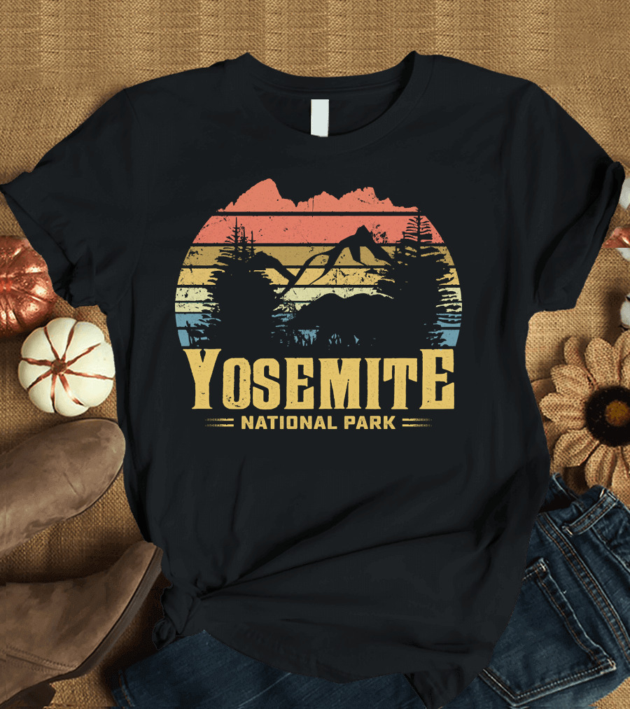 Yosemite National Park Vintage California Silhouette Sunset Scene T-Shirt