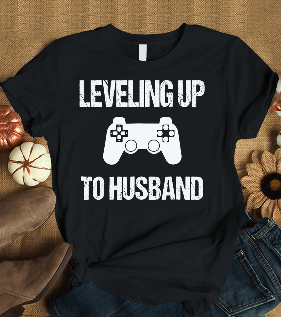 Leveling Up to Husband Engagement Groom Video Game Lovers T-Shirt