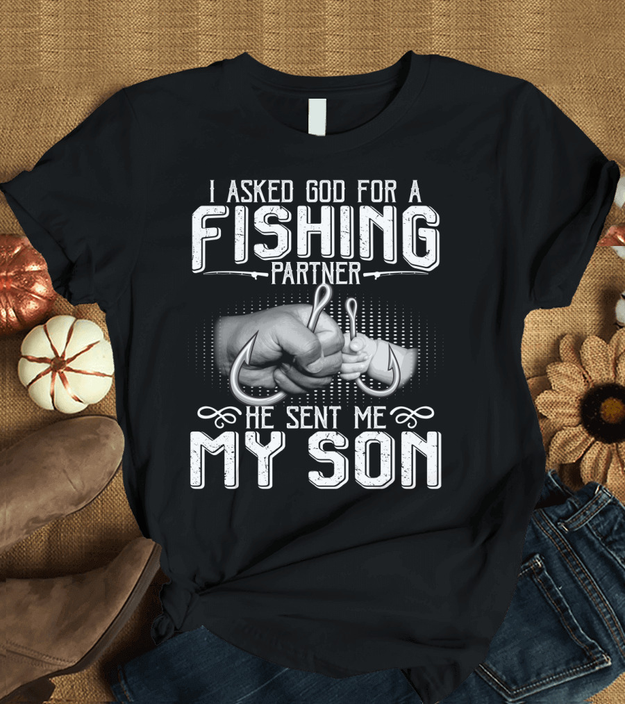 I Asked God For A Fishing Partner He Sent Me My Son Handshake with Hooks T-Shirt