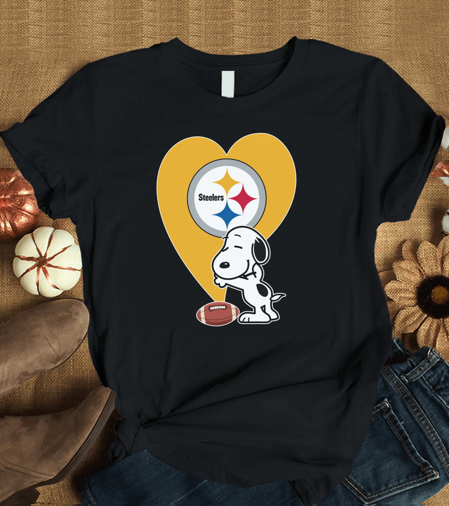 Pittsburgh Steelers Snoopy Hug Heart Football T-Shirt