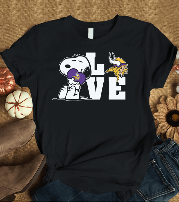 T-Shirt: Snoopy Holding Minnesota Vikings Love Heart T-Shirt Snoopy Holding Minnesota Vikings Love Heart T-Shirt