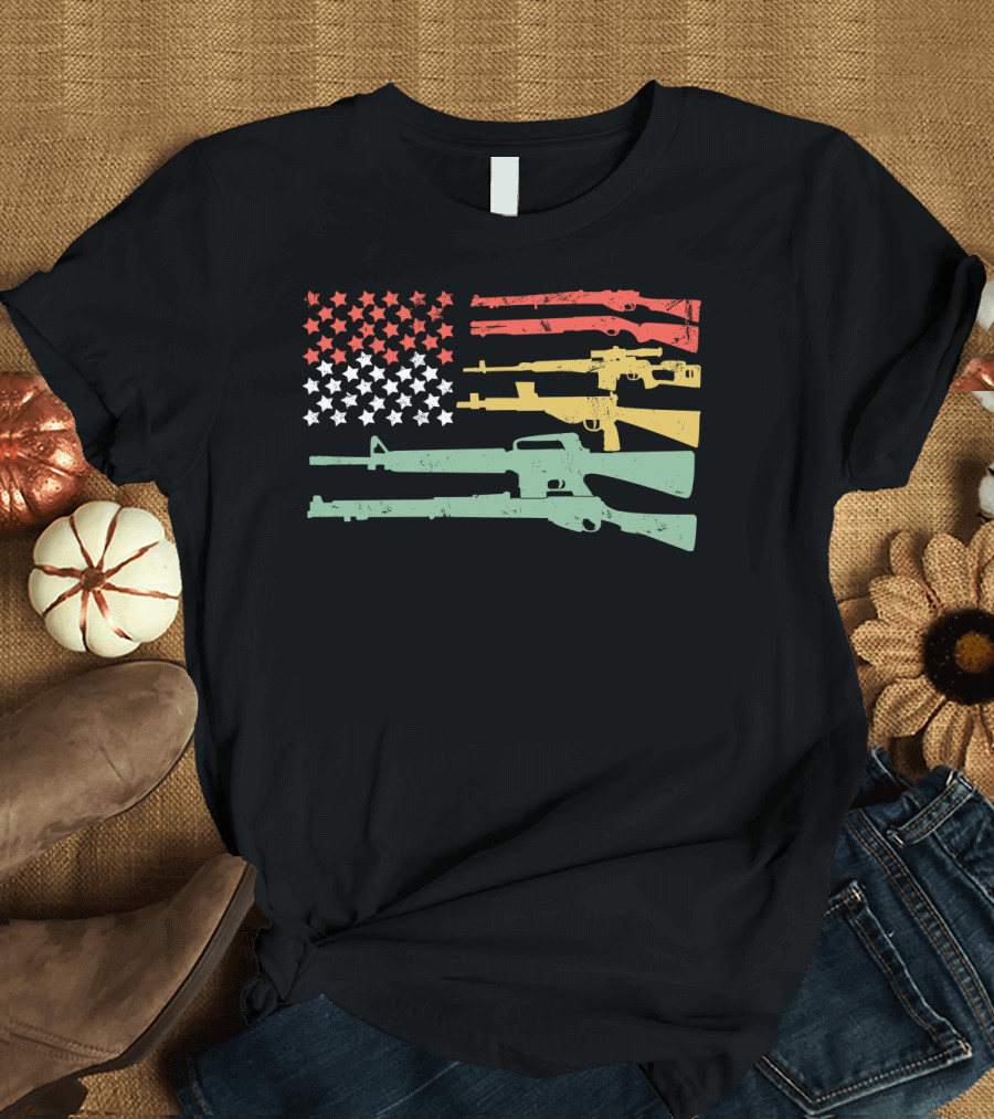 Big American Flag Machine Guns Vintage 2A Flag with Red Gold Green Rifle T-Shirt