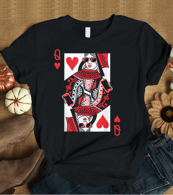 T-Shirt: Queen Of Hearts Modern Twist Vintage Valentine Card T-Shirt Queen Of Hearts Modern Twist Vintage Valentine Card T-Shirt