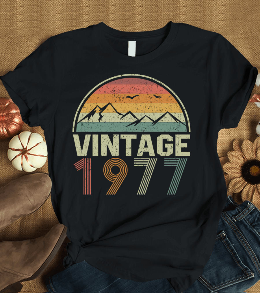 Vintage 1977 Mountain Landscape Sunset Retro Style 43rd Birthday Idea T-Shirt