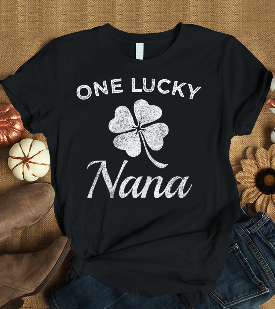 One Lucky Nana St Patricks Day Four Leaf Clover Retro Vintage T-Shirt