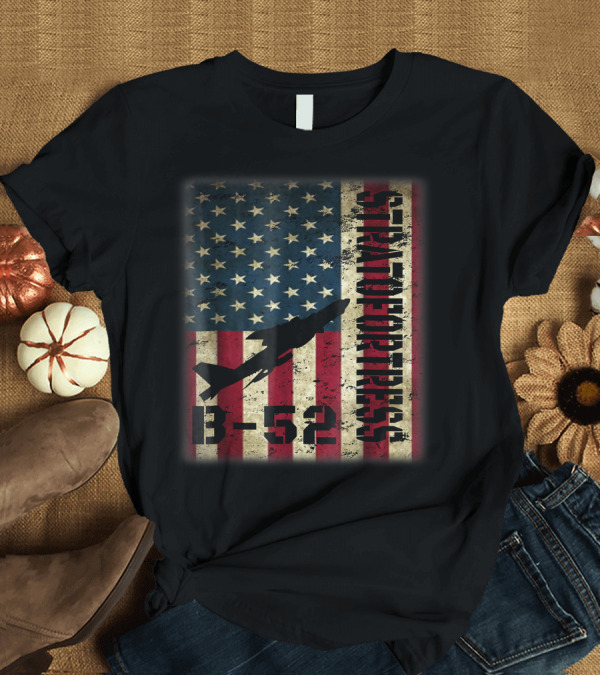 T-Shirt: B-52 Stratofortress American Flag Veteran Pilot Dad Grandpa T-Shirt B-52 Stratofortress American Flag Veteran Pilot Dad Grandpa T-Shirt