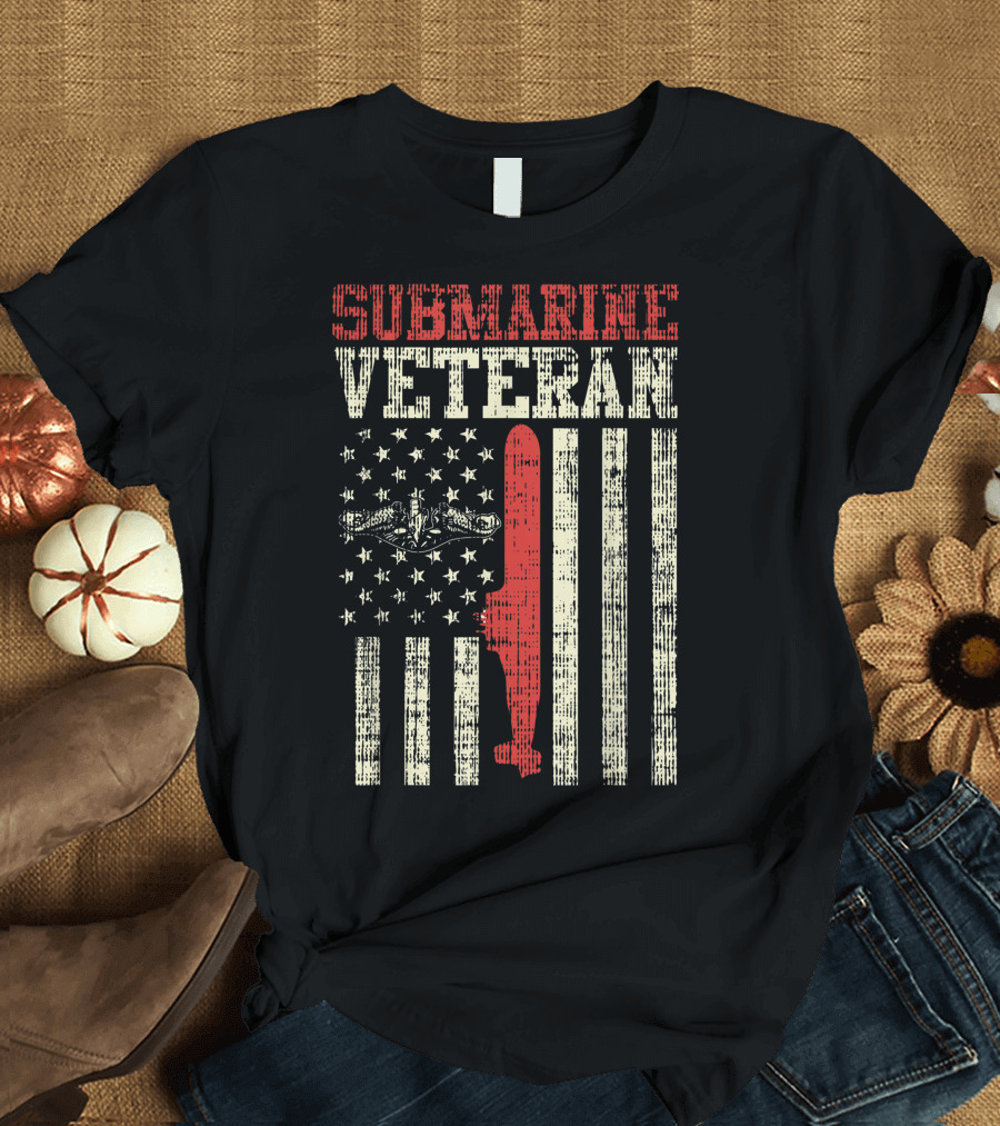 Submarine Veteran USA Flag Vintage Submariner Badge Navy T-Shirt