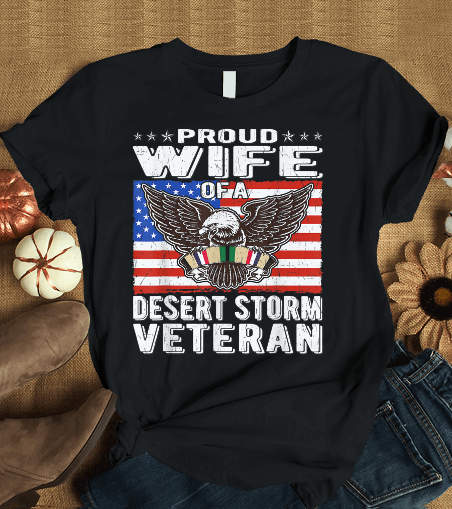 Proud Wife of Desert Storm Veteran United States Patriotic Eagle Emblem Gulf War T-Shirt