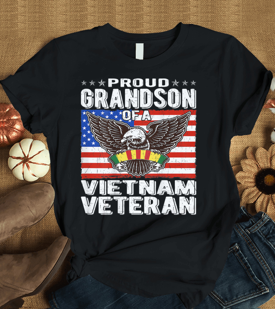 Proud Grandson of Vietnam Veteran with Patriotic Eagle and American Flag T-Shirt