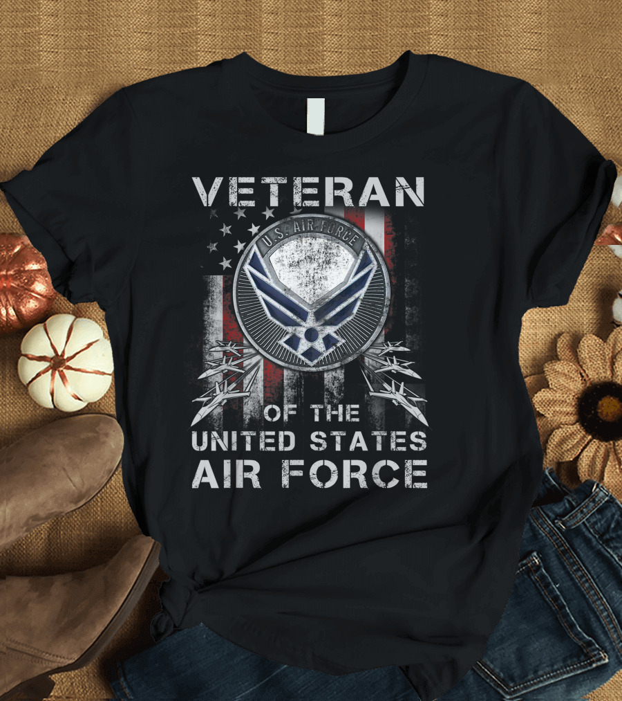 Veteran of the United States Air Force with Eagle Emblem and American Flag Background T-Shirt