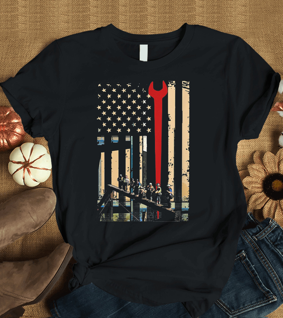 American Flag Ironworker Tools Construction Scene T-Shirt