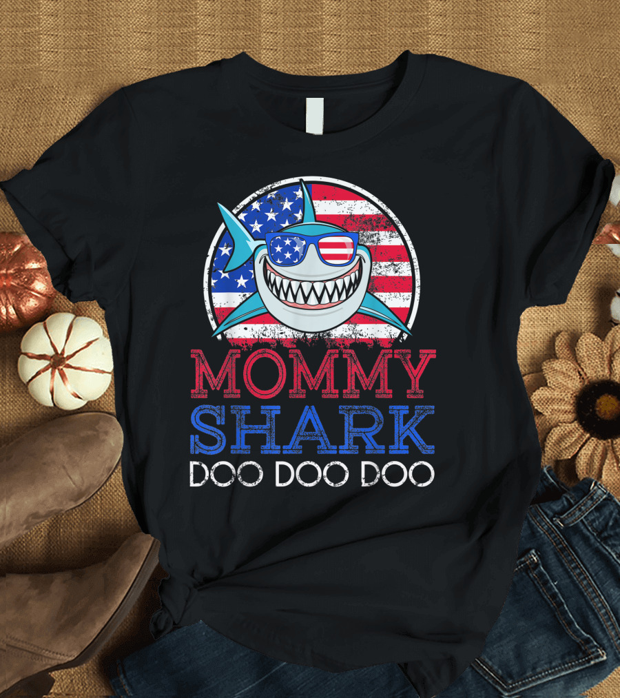 Mommy Shark Doo Doo Doo USA American Flag T-Shirt