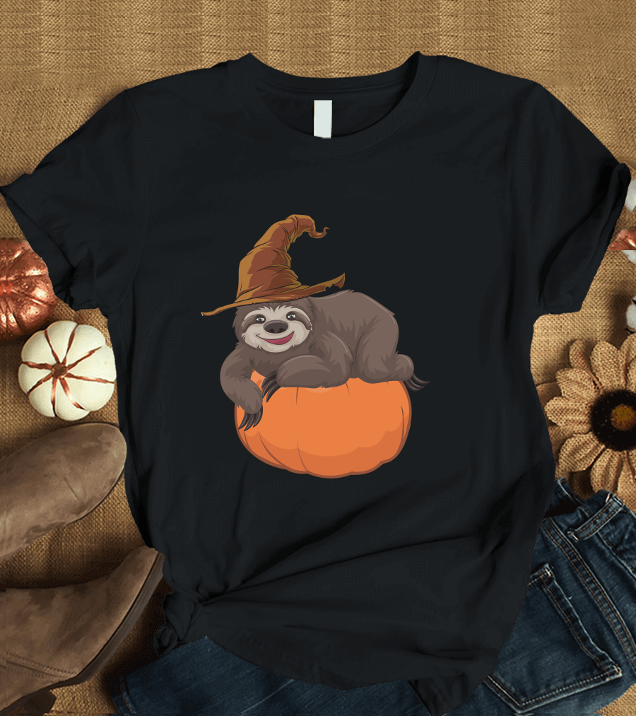 Sloth in Witch Hat on Pumpkin Thanksgiving Day T-Shirt
