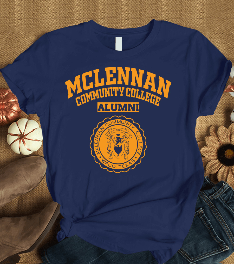 MCLENNAN COMMUNITY COLLEGE ALUMNI WACO TEXAS SEAL HOC MAJORUM VIRTUS T-Shirt