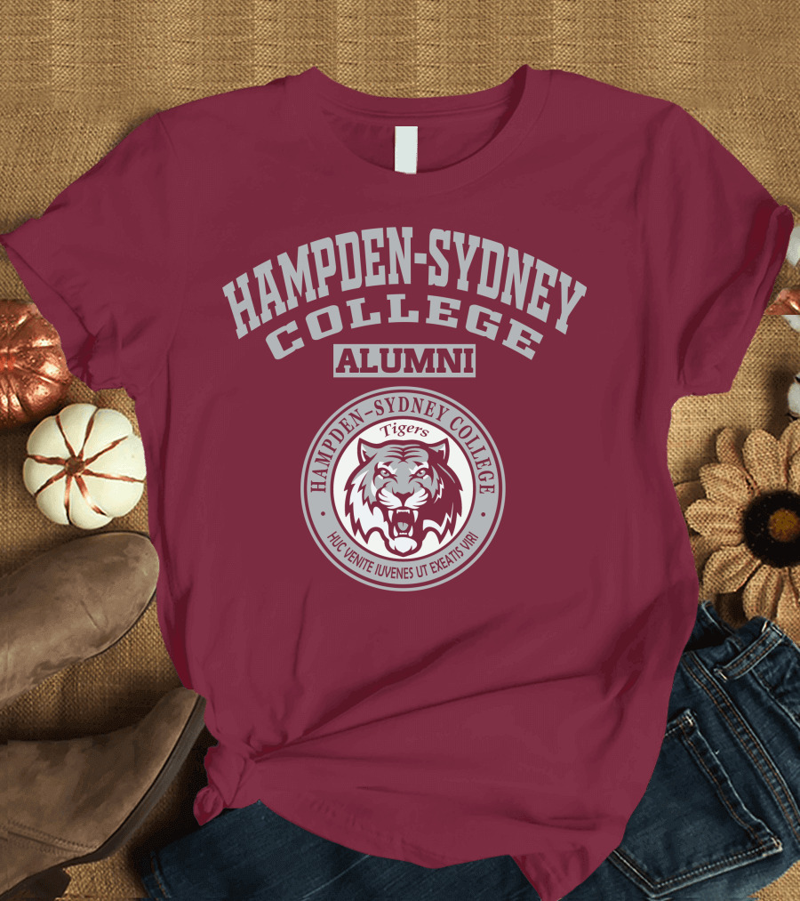 Hampden–Sydney College Alumni Tigers Huc Venite Iuvenes Ut Exeatis Viri T-Shirt